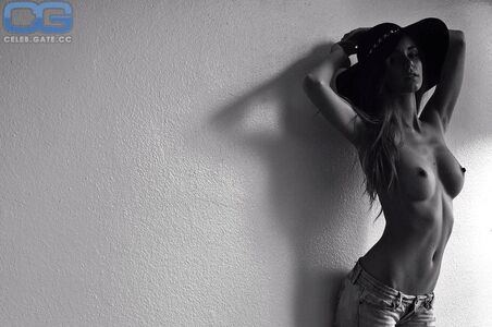 Amberleigh West profile picture