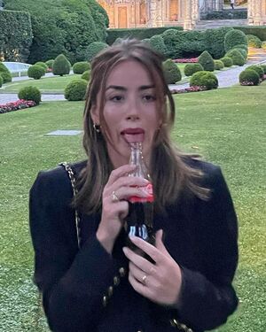 Chloe Bennet profile picture