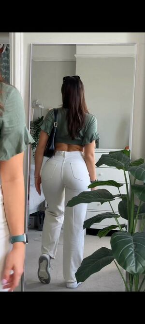 livefitelle profile picture