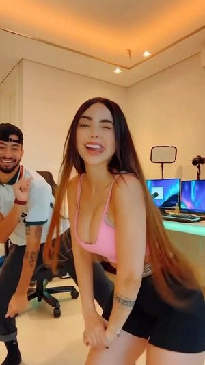 Nyvi Estephan profile picture