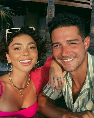 Sarah Hyland profile picture