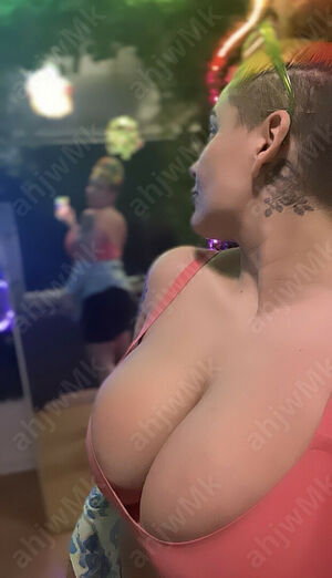 TheZombiUnicorn profile picture