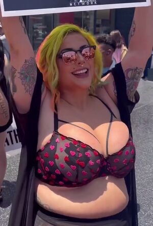 TheZombiUnicorn profile picture